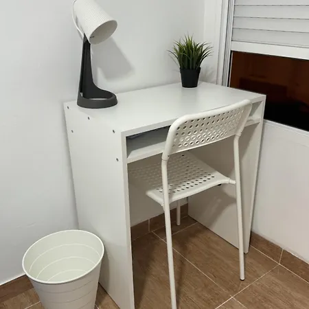 Habitación en casa particular Privada En Piso Compartido Cerca Del Centro *