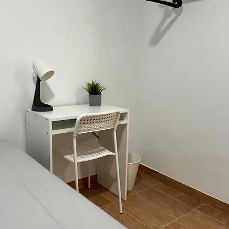 Privada En Piso Compartido Cerca Del Centro *
